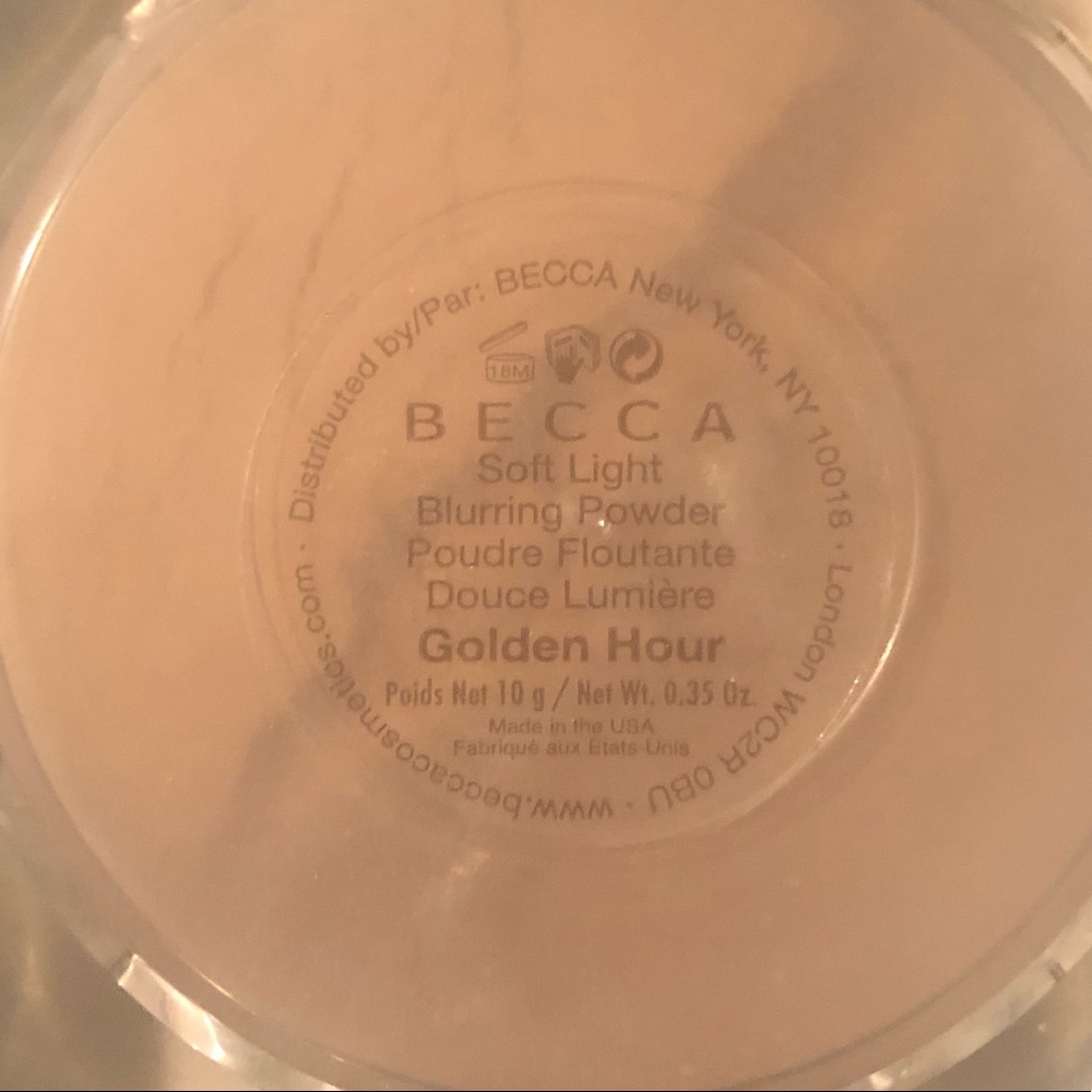 Becca Soft Light Blurring Powder - Picture 2 of 3